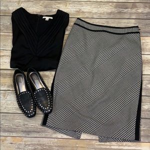 Beautiful Houndstooth Pencil Skirt - Sz 2
